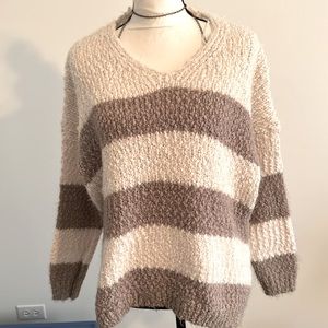 Very soft sweater with side slits